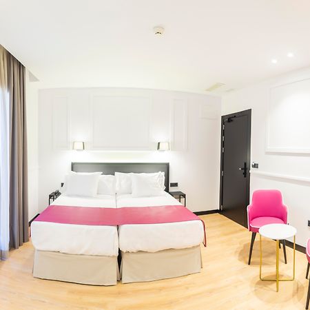 โฮเทล บูทิก ปวยร์ตา เด ลาส กรานาดาส Hotel ภายนอก รูปภาพ